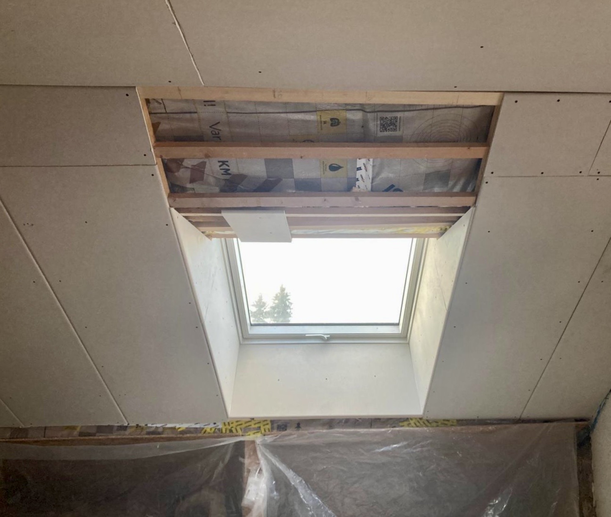 Innenausbau am Dachfenster — Beplankung in Arbeit